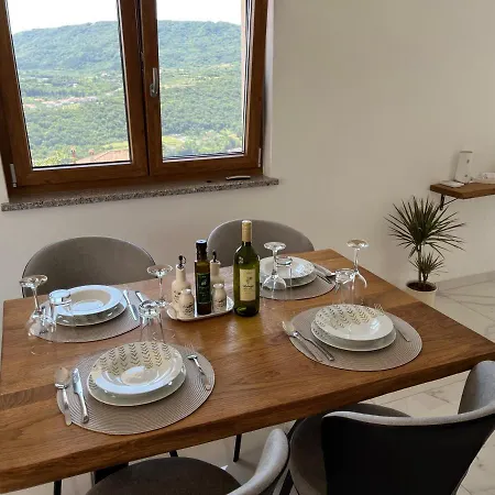 Apartma Rozi 2 *