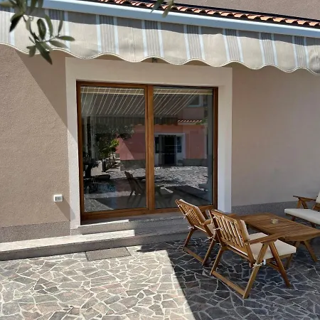 Apartman Apartma Rozi 2 *